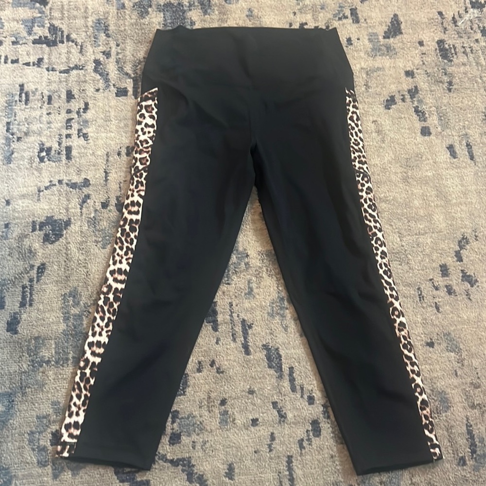 Zyia leggings, capri length, with side pocket